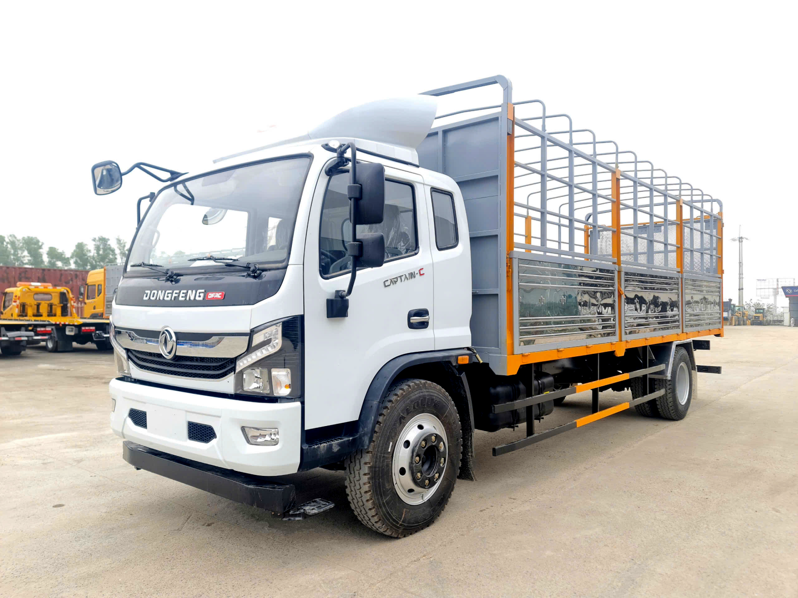 Cabin xe được thiết kế kiểu mới, hiện đại và mạnh mẽ
