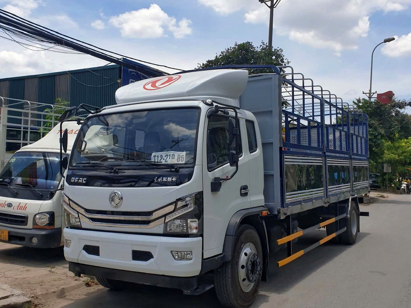 Xe tải Dongfeng Đông Phong thùng dài 7m1